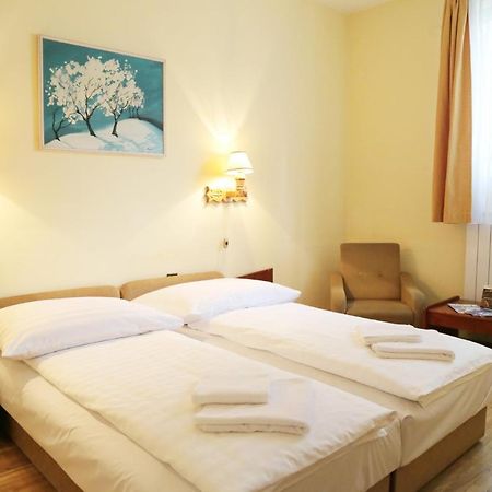 Hotel Bara Gellert بودابست المظهر الخارجي الصورة